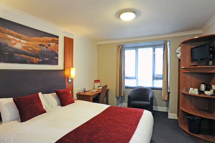 Room 4 of 74