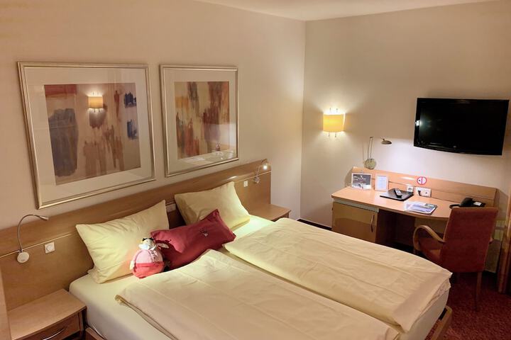 Room 37 of 102