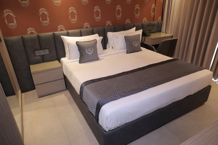 Room 16 of 32