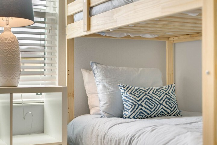 Room 5 of 28
