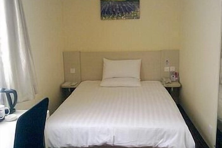 Room 3 of 43
