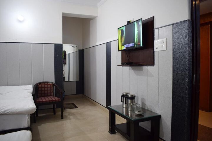 Room 11 of 26