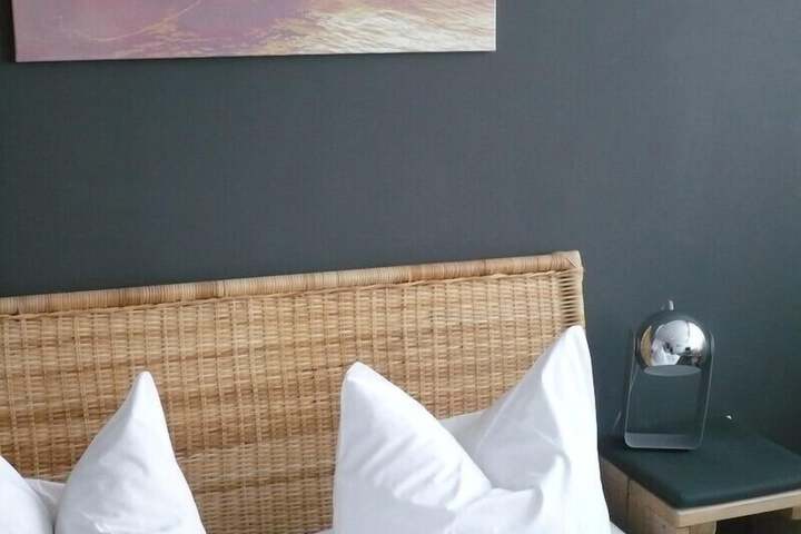 Room 3 of 70