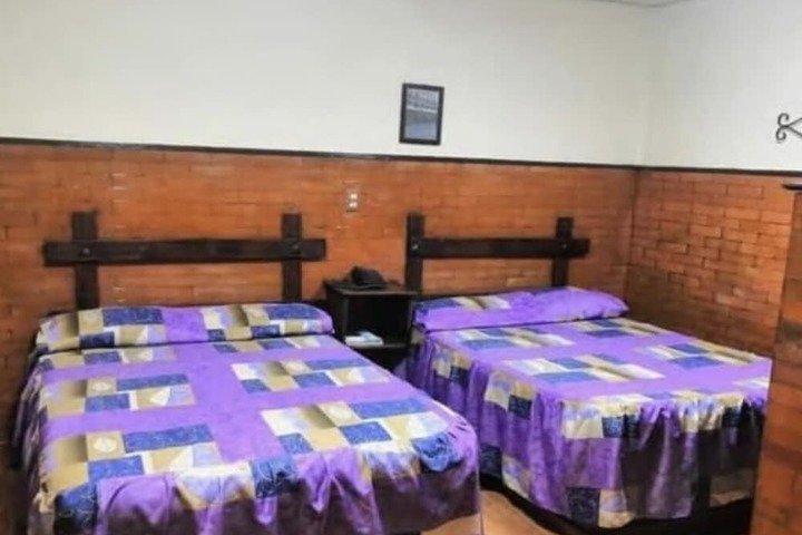 Room 4 of 8