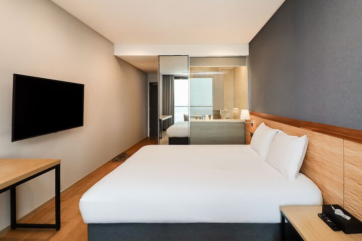 Room 9 of 48