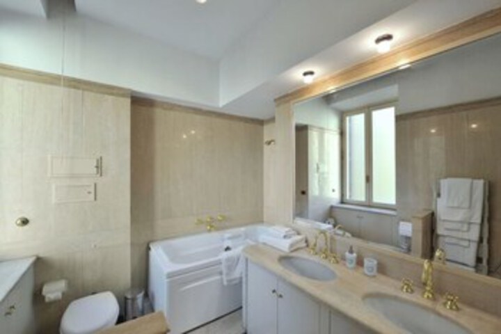 Room 2 of 28