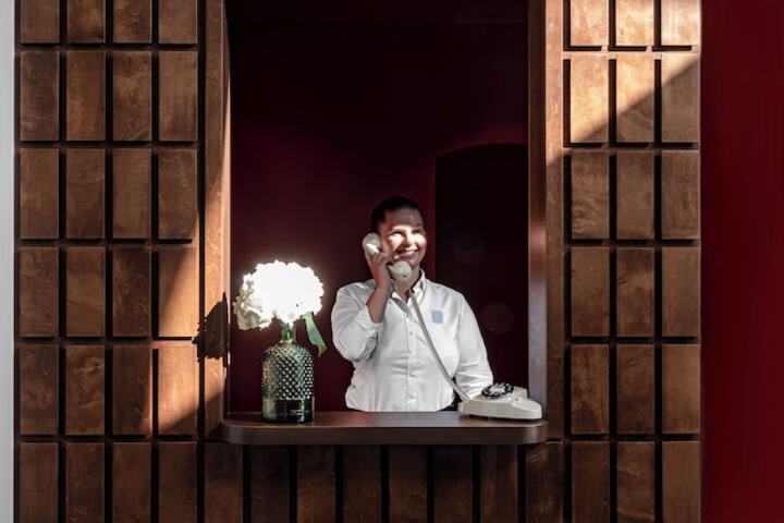 Concierge desk