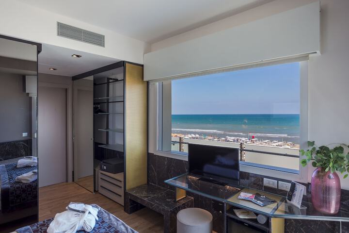 Room 21 of 106