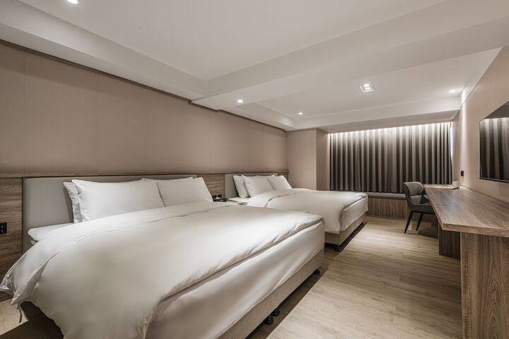 Room 35 of 145