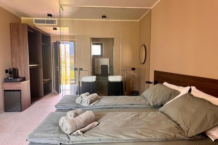 Room 10 of 34