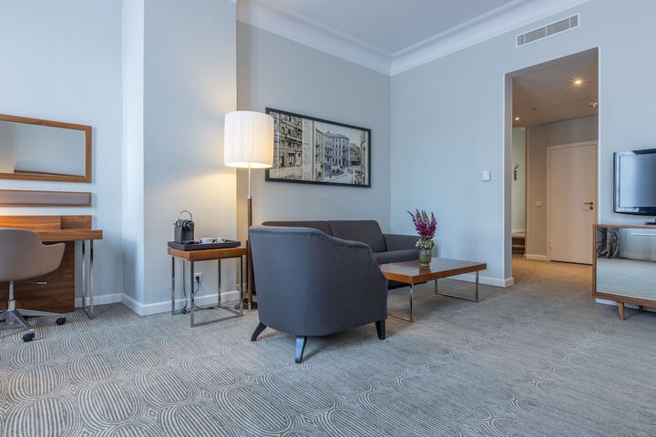 Room 42 of 90