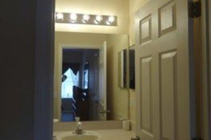 Room 6 of 77