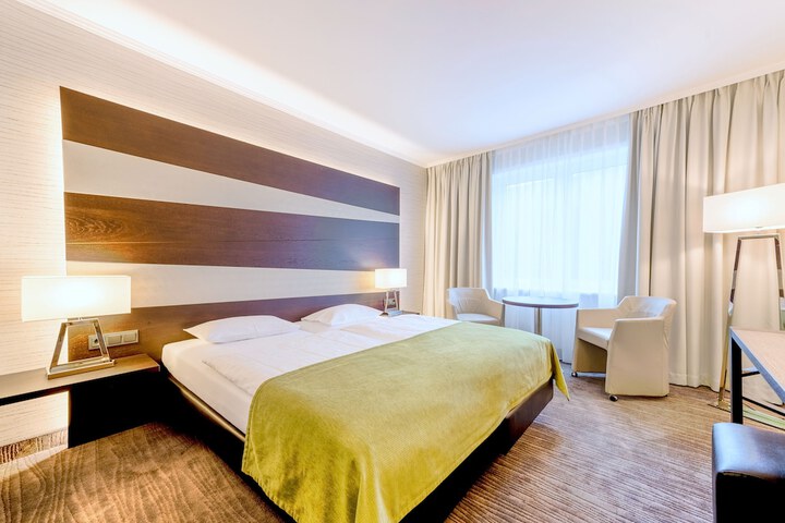 Room 10 of 92