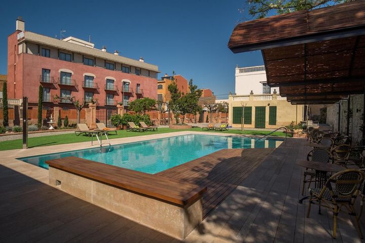 Hotel with Pool