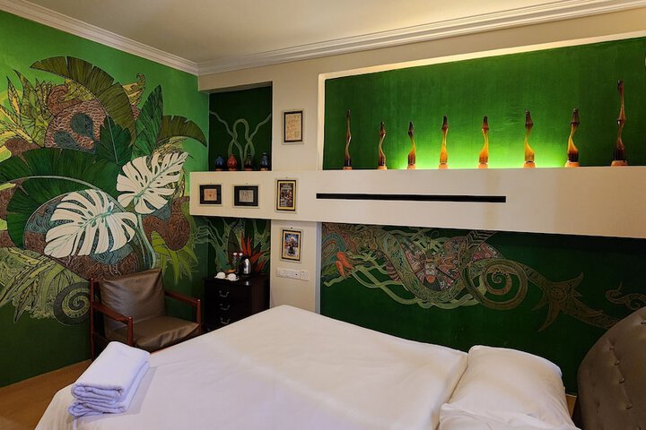 Room 10 of 82