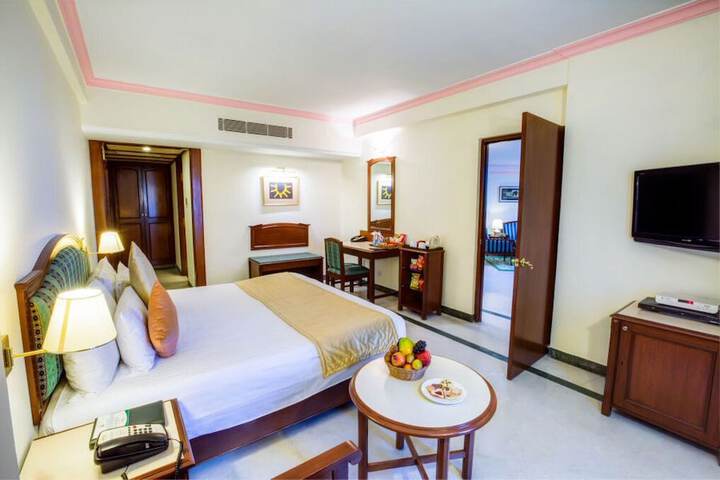 Room 15 of 48