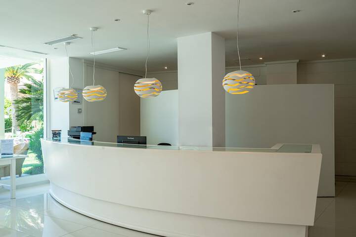 Entrance & Lobby