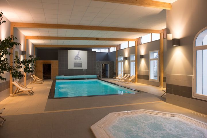 Hotel with Pool