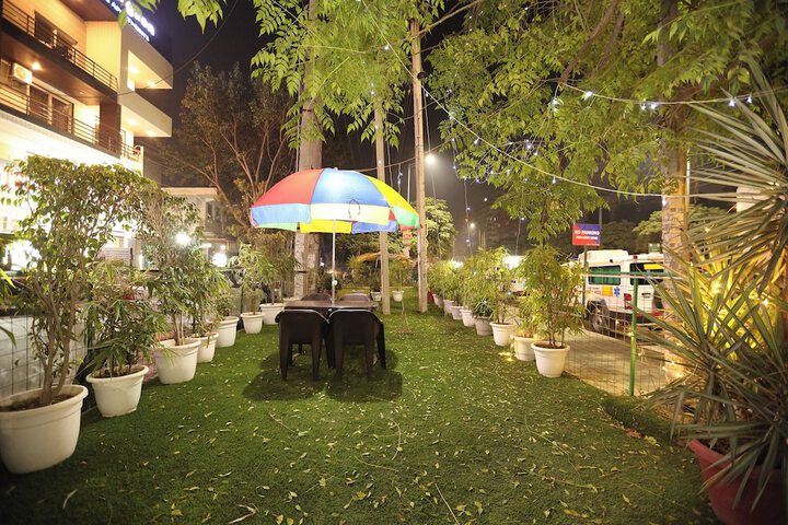 Dining 63 of 77