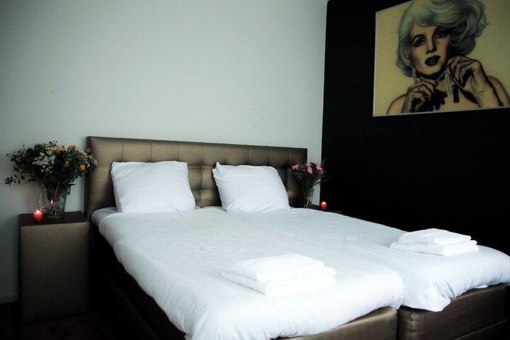 Room 34 of 132