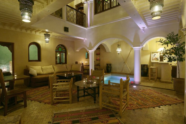 Lobby lounge
