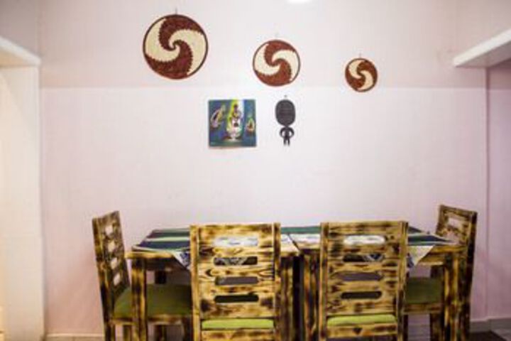 Dining 24 of 77