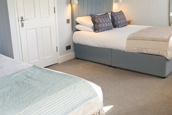 Room 43 of 127