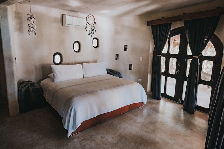 Room 10 of 245