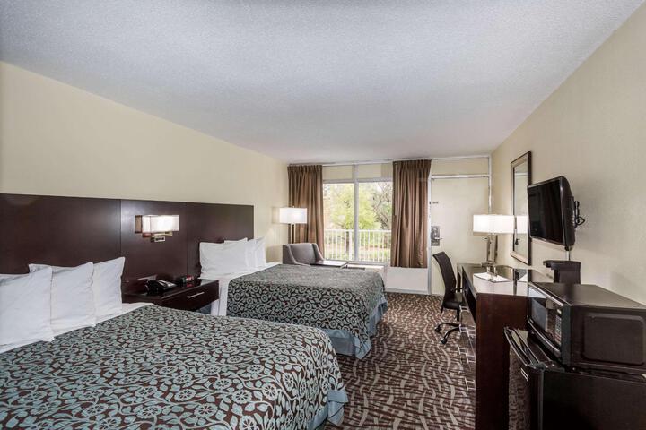 2 Double Beds Deluxe Room (9 of 10)