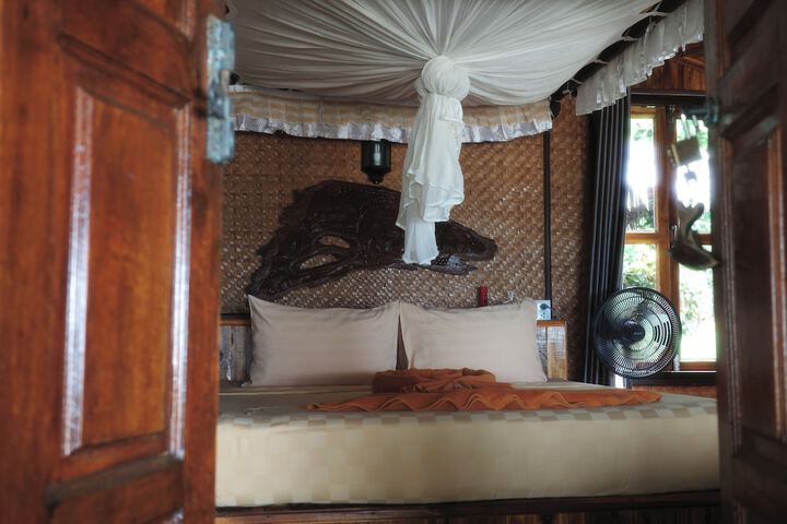 Room 8 of 171