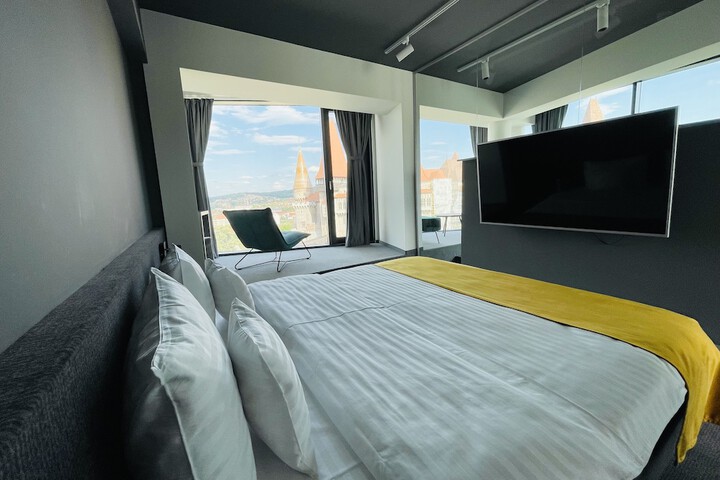 Room 25 of 47