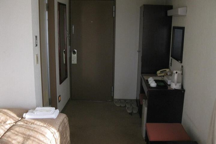 Room 17 of 42