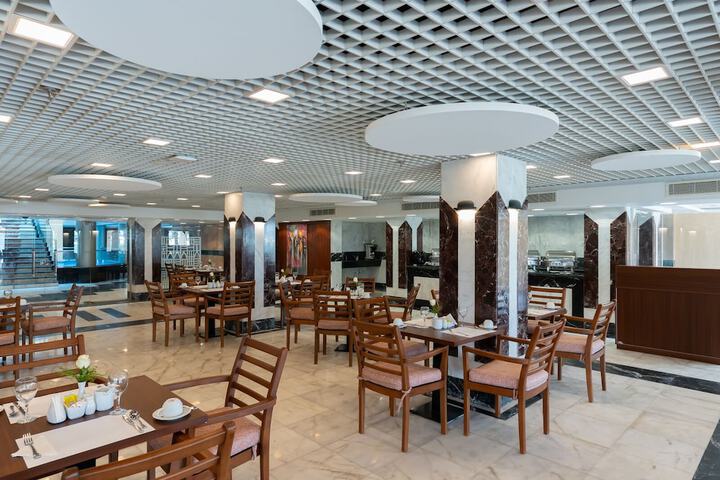 Dining 46 of 83