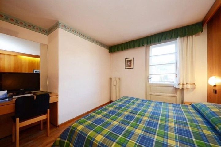 Room 10 of 21
