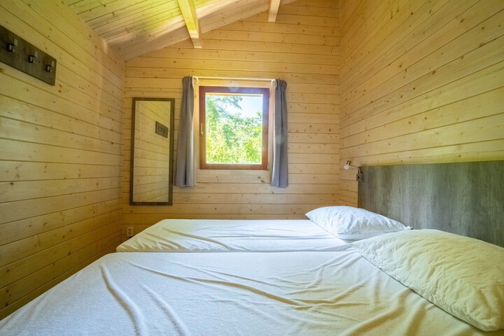Room 2 of 40