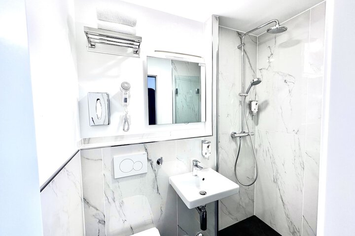Room 142 of 194
