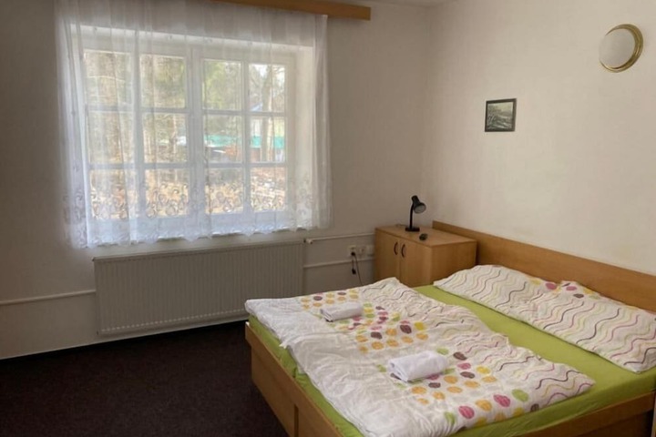 Room 6 of 33