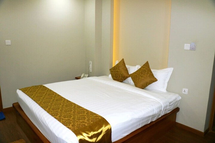 Room 13 of 34