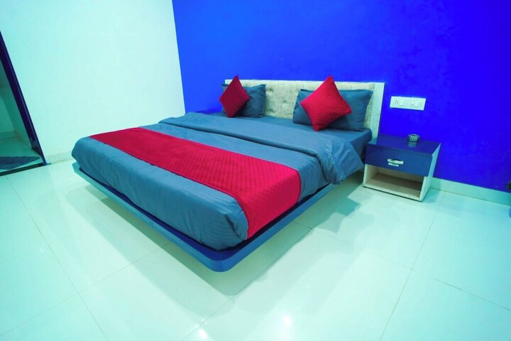 Room 2 of 9