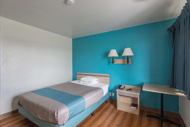 Room 12 of 34