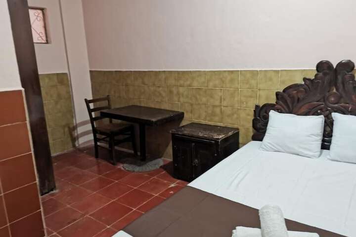 Room 10 of 38