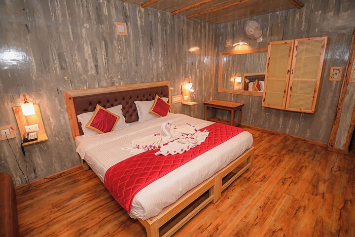 Room 27 of 71