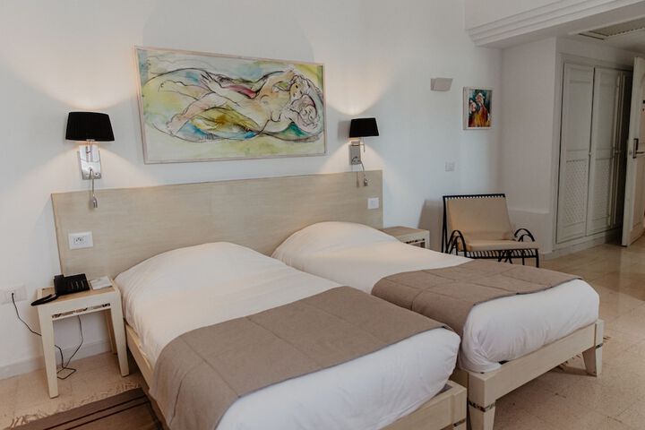 Room 4 of 33