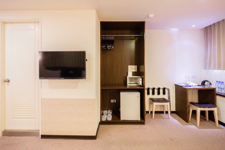 Room 6 of 36