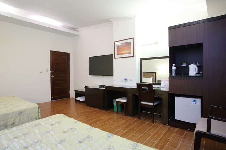 Room 17 of 33