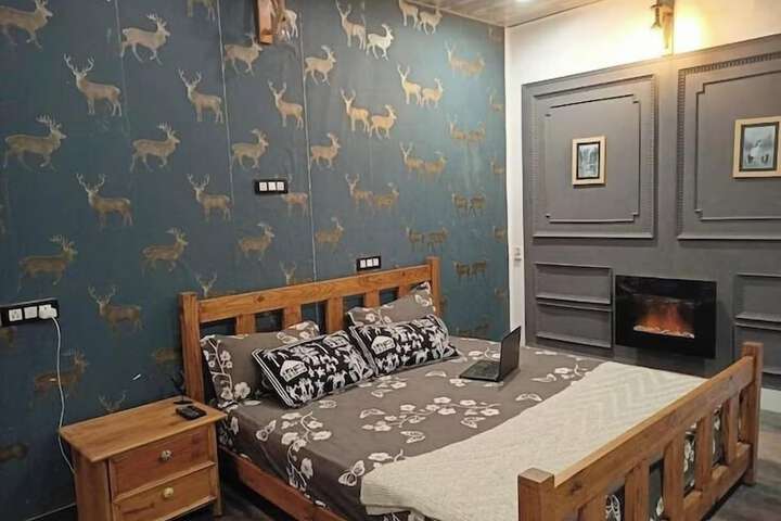Room 4 of 20