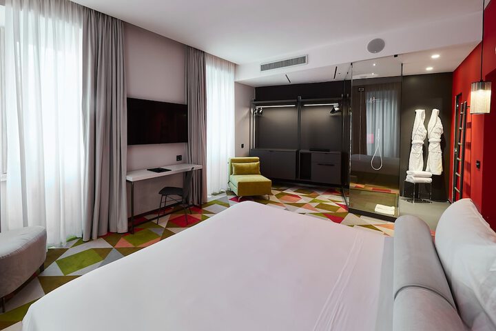 Room 18 of 96