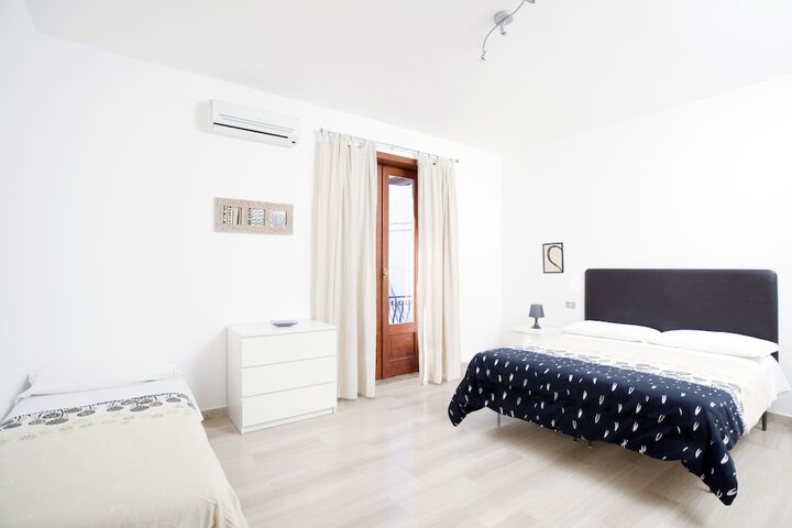 Room 16 of 38