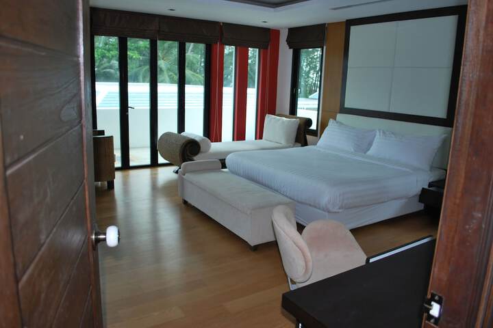 Room 12 of 66
