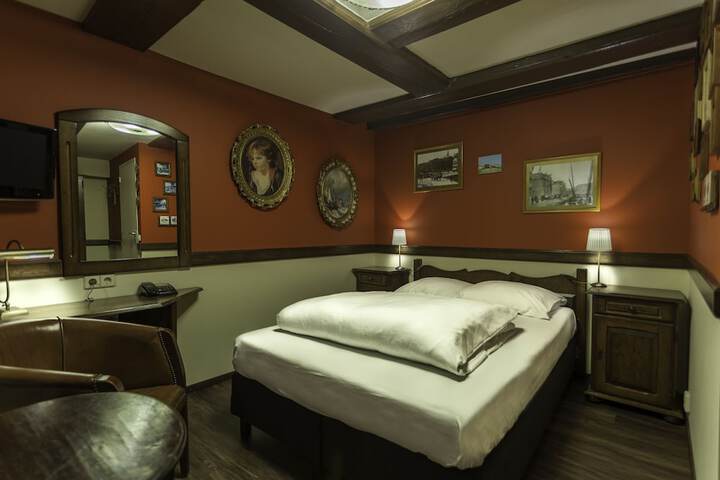 Room 35 of 118